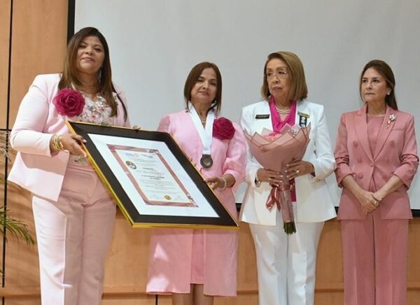 Juana Ferreira, Marilis Pérez de Díaz, Olga V. Acosta y  Carolina Mejía.