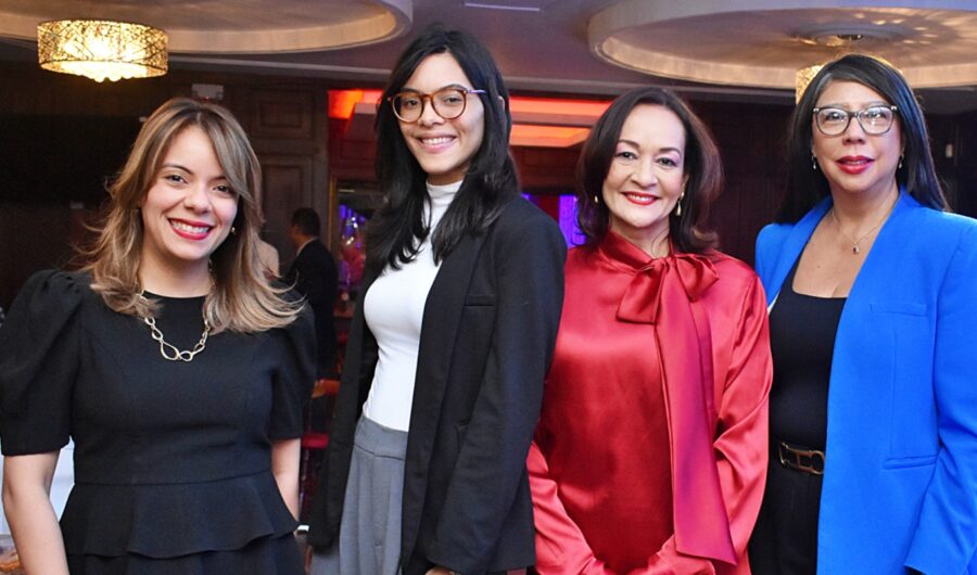 Bethania Ortega, Pamela Acosta, Lady Reyes e Iris Acosta.