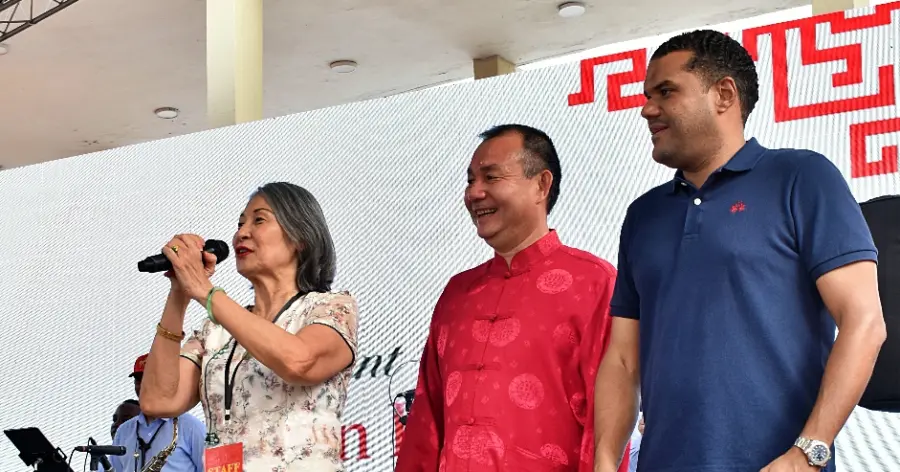 Miguel Feng, presidente de la Fundación Jade Pro Comunidad China, agradeció a los presentes.