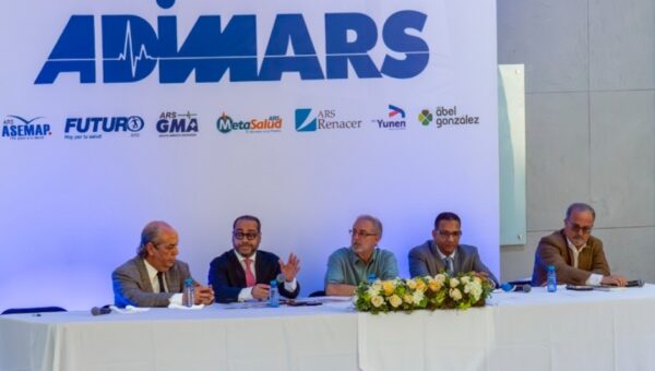 Expertos durante el debate.