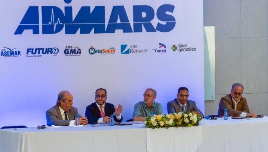 Expertos durante el debate.