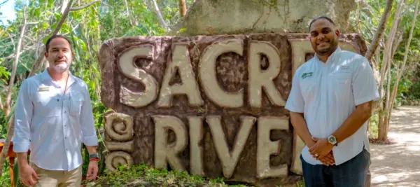 Emmanuel Gilbert y Héctor Ureña, ejecutivos de Bávaro Adventure Park.