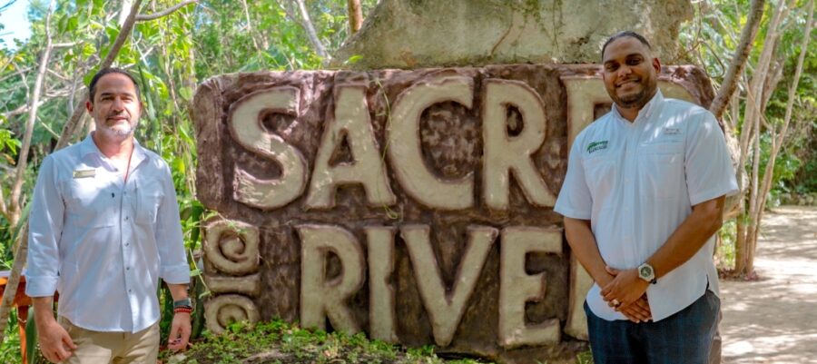 Emmanuel Gilbert y Héctor Ureña, ejecutivos de Bávaro Adventure Park.