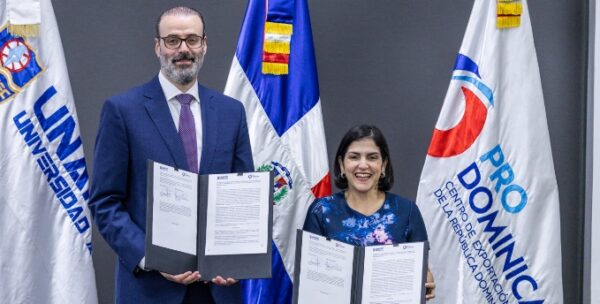 Álvaro Sousa Sevilla y Biviana Riveiro Disla.