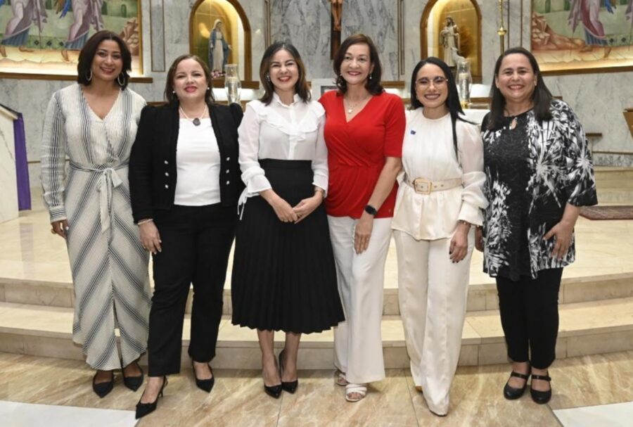 Yenny Polanco, Sinthia Sánchez, Elizabeth Fondeur, Lady Reyes, Caroll Mueses y Yosarah Fernández.