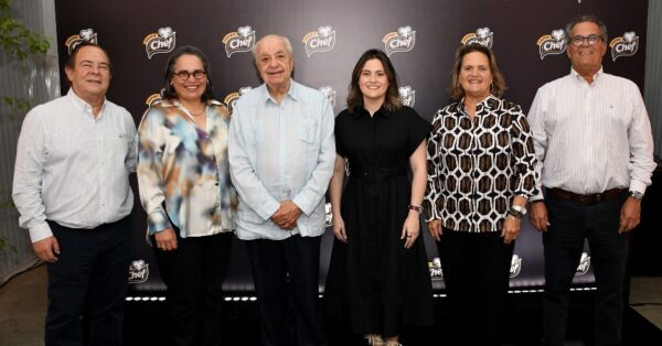 Eduardo Álvarez, Odile Periche, Juan Yanes, Adriana Álvarez Cadenas, Cristina Cadenas Kindelan  y Emilio Cadenas Kindelan.
