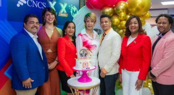 Mario Lara, Nicolet Almonte, Kirssy Asenjo, Rossy Ramírez,  Miguel Ramírez, Amarilys Durán y Juan Miguel Matos.