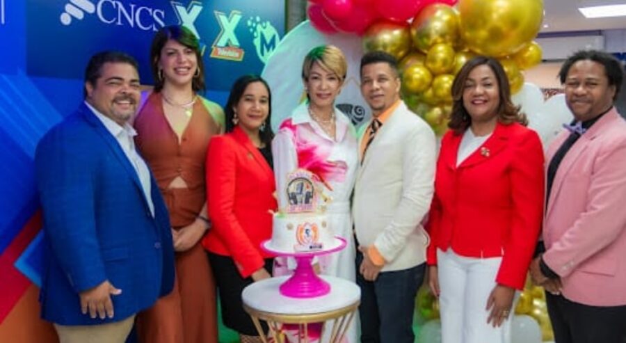 Mario Lara, Nicolet Almonte, Kirssy Asenjo, Rossy Ramírez,  Miguel Ramírez, Amarilys Durán y Juan Miguel Matos.