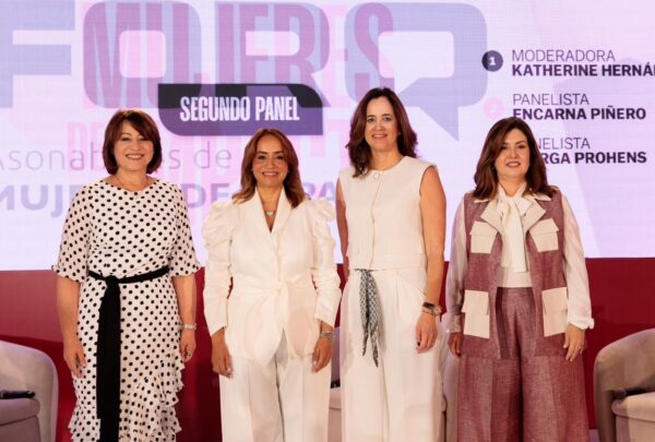 Rossana Ruiz, Aguie Lendor, Lina García y Lucile Houellemont.