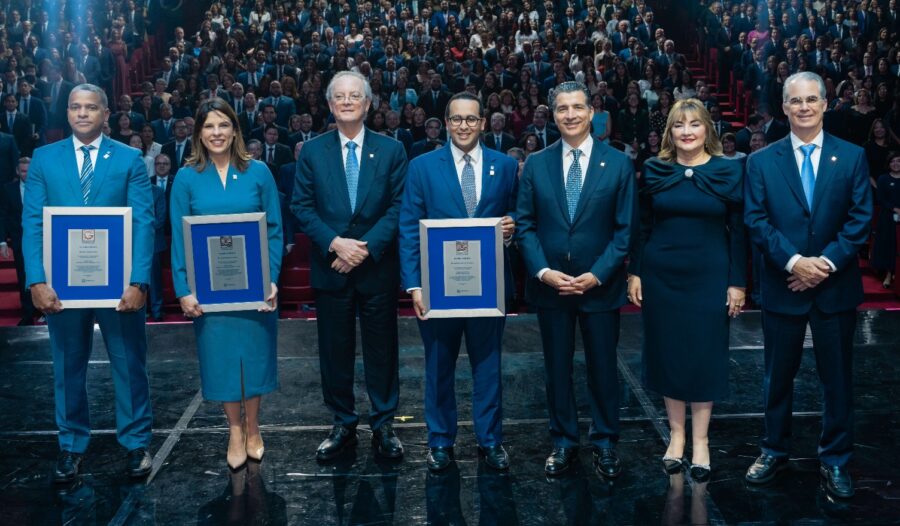 Wilson Santana, Marisol Muñoz, Manuel A. Grullón, Sebastián Pichardo, Christopher Paniagua, Antonia Antón de Hernández y René Grullón.