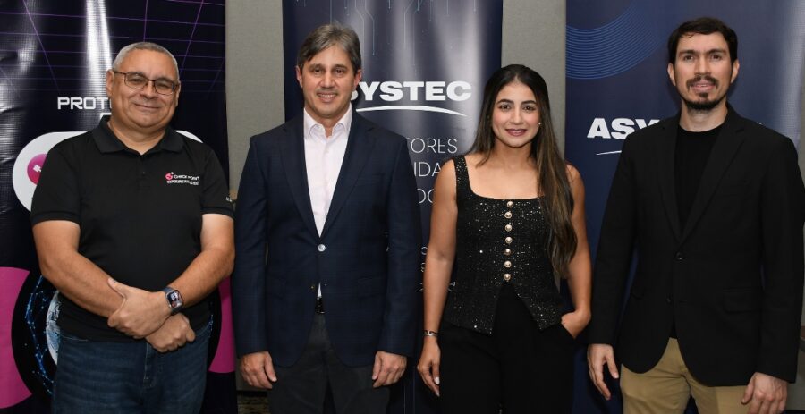 Moisés Acevedo, Raymond Marcelino, Eliana Wessin y Alexbry Fernández.