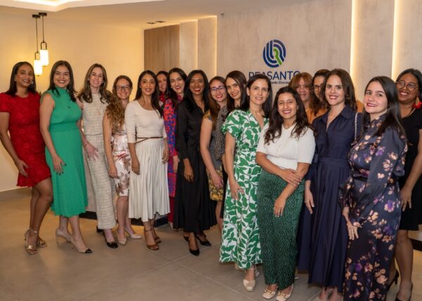 Ejecutivas y profesionales del sector asegurador y reasegurador dominicano.