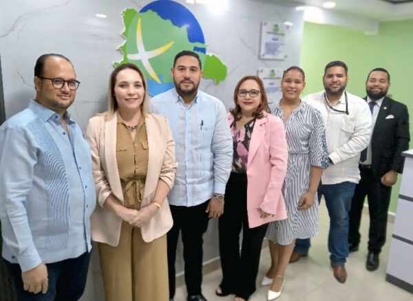 Pedro Polanco, Yasnalla Rivero, Víctor Torres, Miguelina Ortiz, Anny Medina, Héctor Basora y Franklin Mercado.