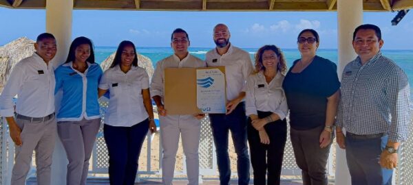 Juan Castillo, Yafreisys Torres, Dianny Ruiz, Carlos Batani, Álvaro Rodríguez, Estefania Costa, Hortensia Montes y Fernando Tzec.