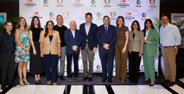 Representantes de Quiéreme como Soy, Caribbean Educa y BHD.