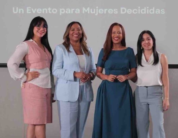 Ejecutivas del banco durante el encuentro.