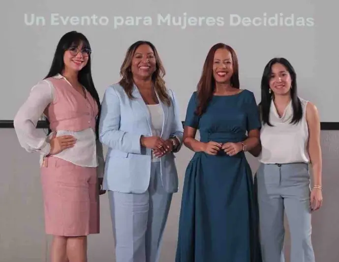 Ejecutivas del banco durante el encuentro.