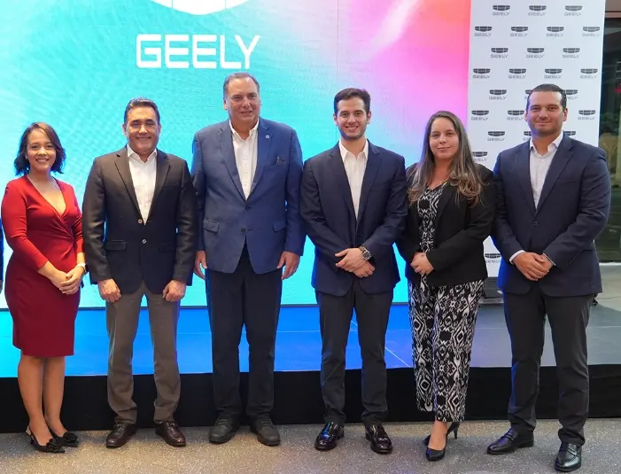 Betsy Almonte, Iván Pérez, Fernando Villanueva Sued, Juan Miguel Villanueva, Yoslaydy Pérez y Fernando Miguel Villanueva.
