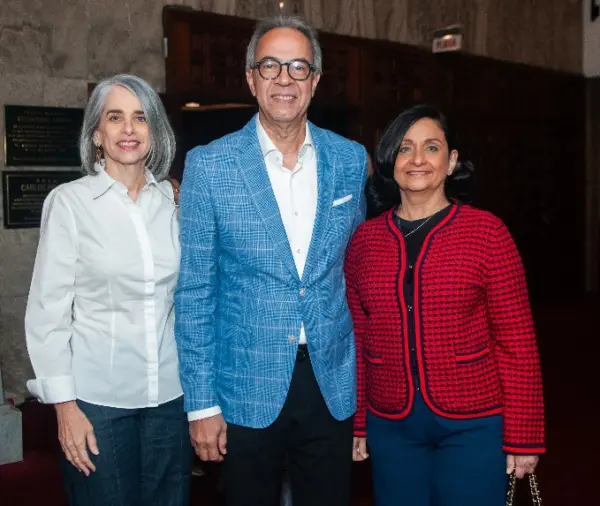 Yanira Lara, José Mármol y Soraya Lara de Mármol.