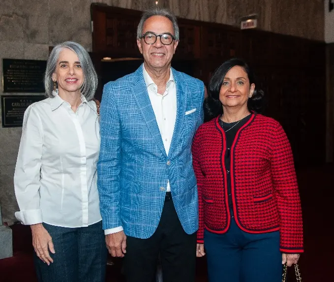 Yanira Lara, José Mármol y Soraya Lara de Mármol.