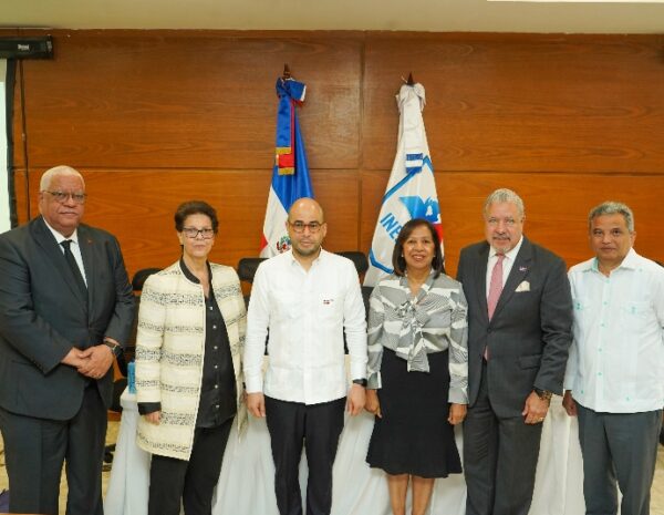 Ramón Dionicio Ditrén, Cristina Carrión, Francisco A. Carballo, Alejandra Liriano, José Tomás Ares Germán y Fidel Santana.