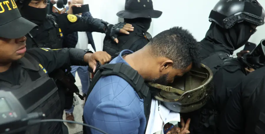 El fiscal acusado de recibir soborno de 10 mil dólares por caso Senasa renuncia del Ministerio Público. Chaimy Soriano.