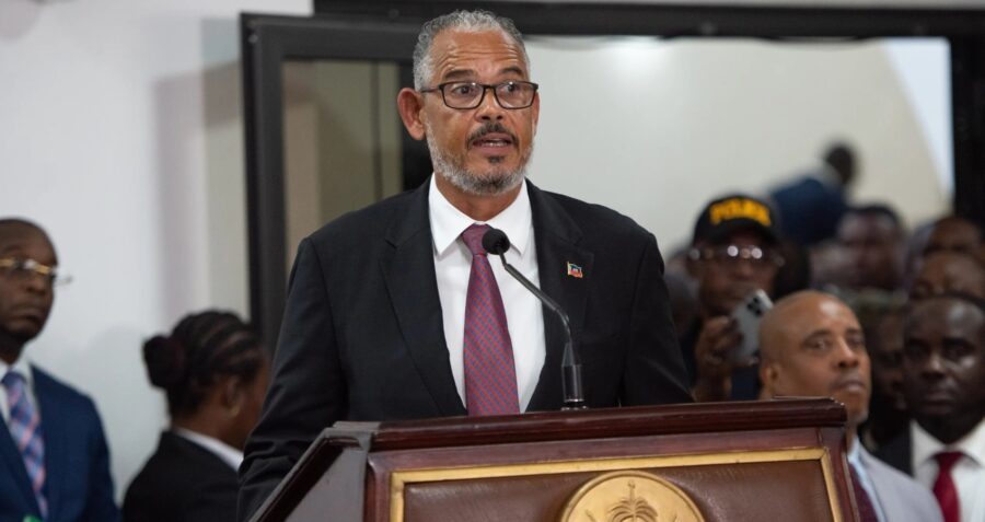 El ejecutivo de transición promete priorizar la seguridad y convocar elecciones tras años de inestabilidad política.