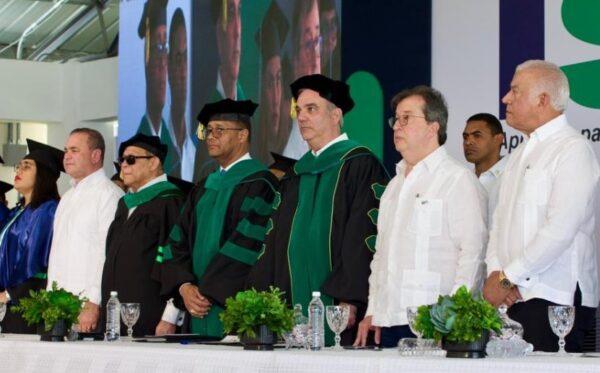 El presidente Luis Abinader encabezó la primera graduación.