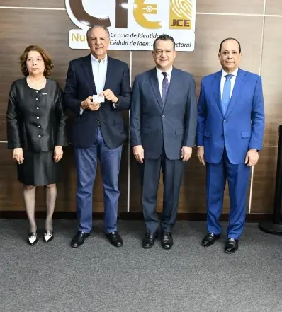Peralta recibió  nueva cédula.