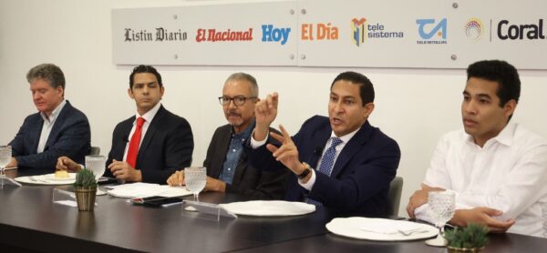 González y Gatón dialogaron sobre la situación global en el Almuerzo del Grupo de Comunicaciones Corripio.  JOSé DE LEóN