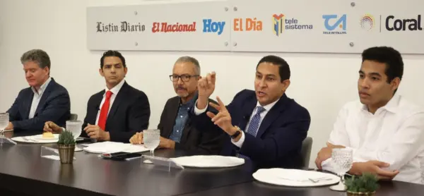 González y Gatón dialogaron sobre la situación global en el Almuerzo del Grupo de Comunicaciones Corripio.  JOSé DE LEóN