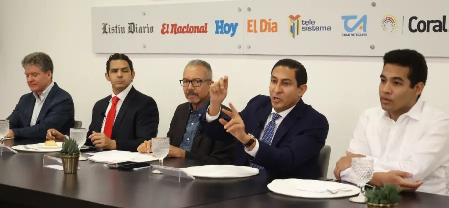 González y Gatón dialogaron sobre la situación global en el Almuerzo del Grupo de Comunicaciones Corripio.  JOSé DE LEóN