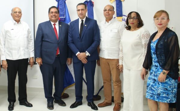 Castaños Guzmán  habló durante actividad de los notarios.