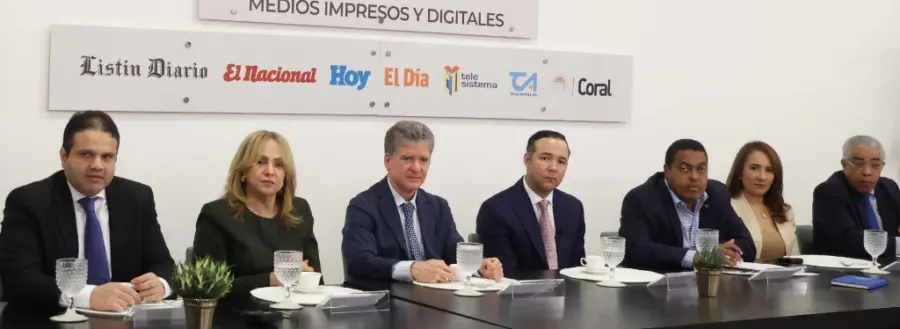 Richard Medina, Margarita Pimentel, José Alfreco Corripio, Johnny Pujols, José P. Monegro, Zoraima Cuello y Luis Reyes. José de León