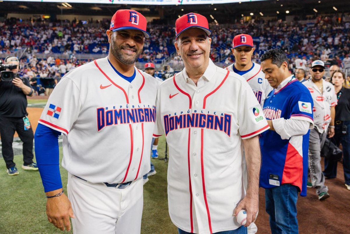 Abinader lanza por segunda ocasión primera bola en Clásico Mundial de Béisbol