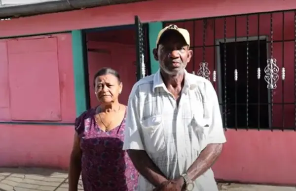 Alejandro Mejía y su esposa piden ayuda para comprar un freezer.