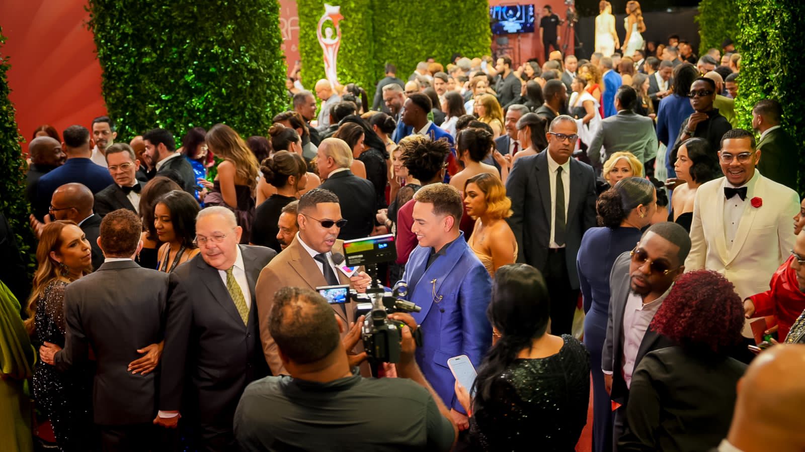 Glamour y momentos virales: la alfombra roja enciende los Premios Soberano 2026