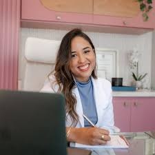 ¿Sabes cómo tomar el sol correctamente? Experta lo explica