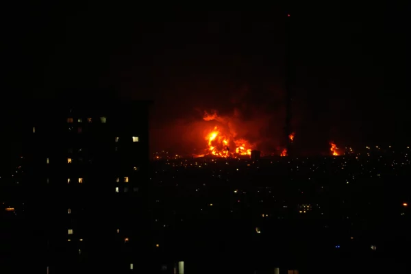 Ataques en una instalación de almacenamiento de petróleo en Irán