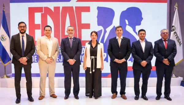 Aura Caraballo, miembro del Consejo de la Superintendencia de Electricidad (SIE), fue electa presidenta de la Comisión de Integración Energética Regional (CECACIER)