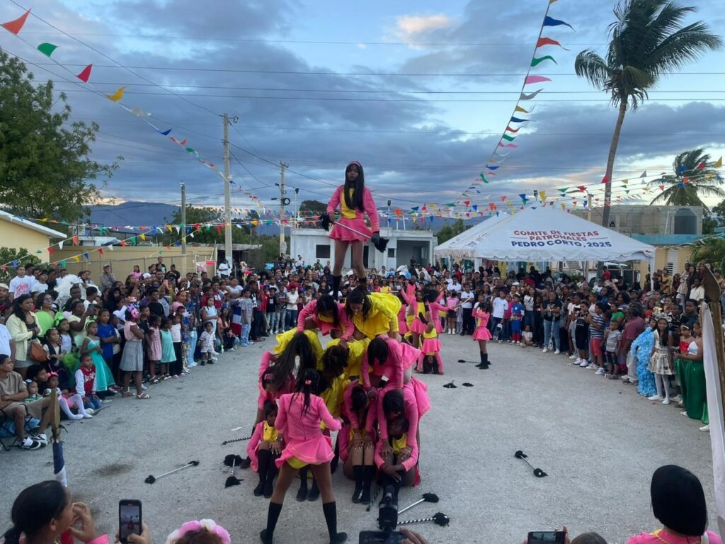 Batton ballet de Pedro Corto en su presentación en el carnaval de ayer.