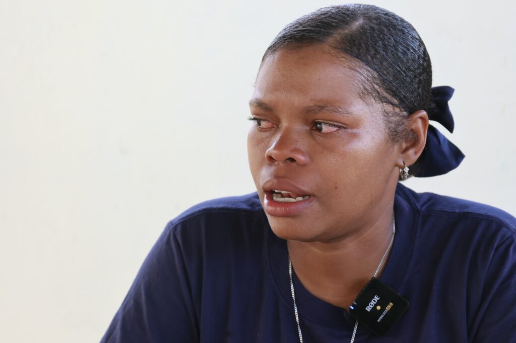 Mientras cuenta su historia, las lágrimas que brotan de sus mejillas revelan lo que su vocación suele callar Celia