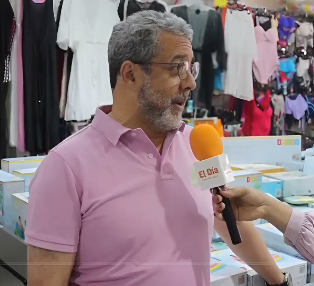 Carlos Luna, dueño de un establecimiento comercial.