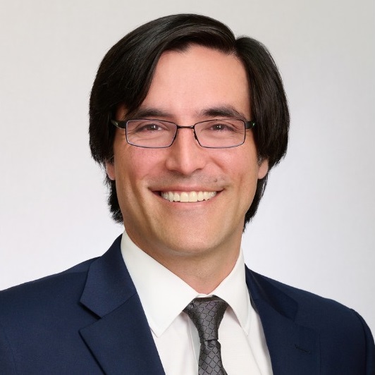 Cirujano vascular Luis Suárez, especialista del Massachusetts General Hospital y docente de Harvard Medical School. 