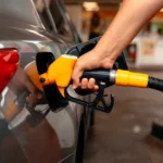 El subsidio al combustible lo pone más barato que la última vez que el petróleo se cotizó a precios actuales