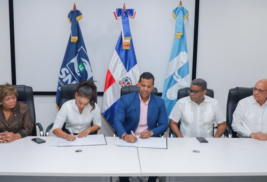 Director del Hospital Mario Tolentino Dipp y alcaldesa de Santo Domingo Norte firman alianza para impulsar salud preventiva en comunidades.