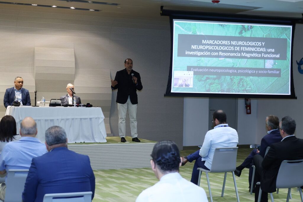 Representantes de la investigación en la presentación de los hallazgos en marcadores neurológicos de condenados por feminicidio. Alexis Monegro
