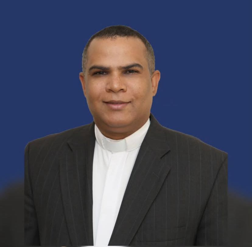 El padre Juan Amadís Socorro, párroco de la parroquia San Ignacio de Loyola.