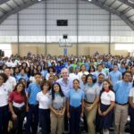Abinader promete fortalecer laboratorios y seguridad escolar al dialogar con estudiantes de Santo Domingo Este