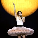El vestuario de Rosalía en 'Lux'- entre lo sacro, lo teatral y lo actual 